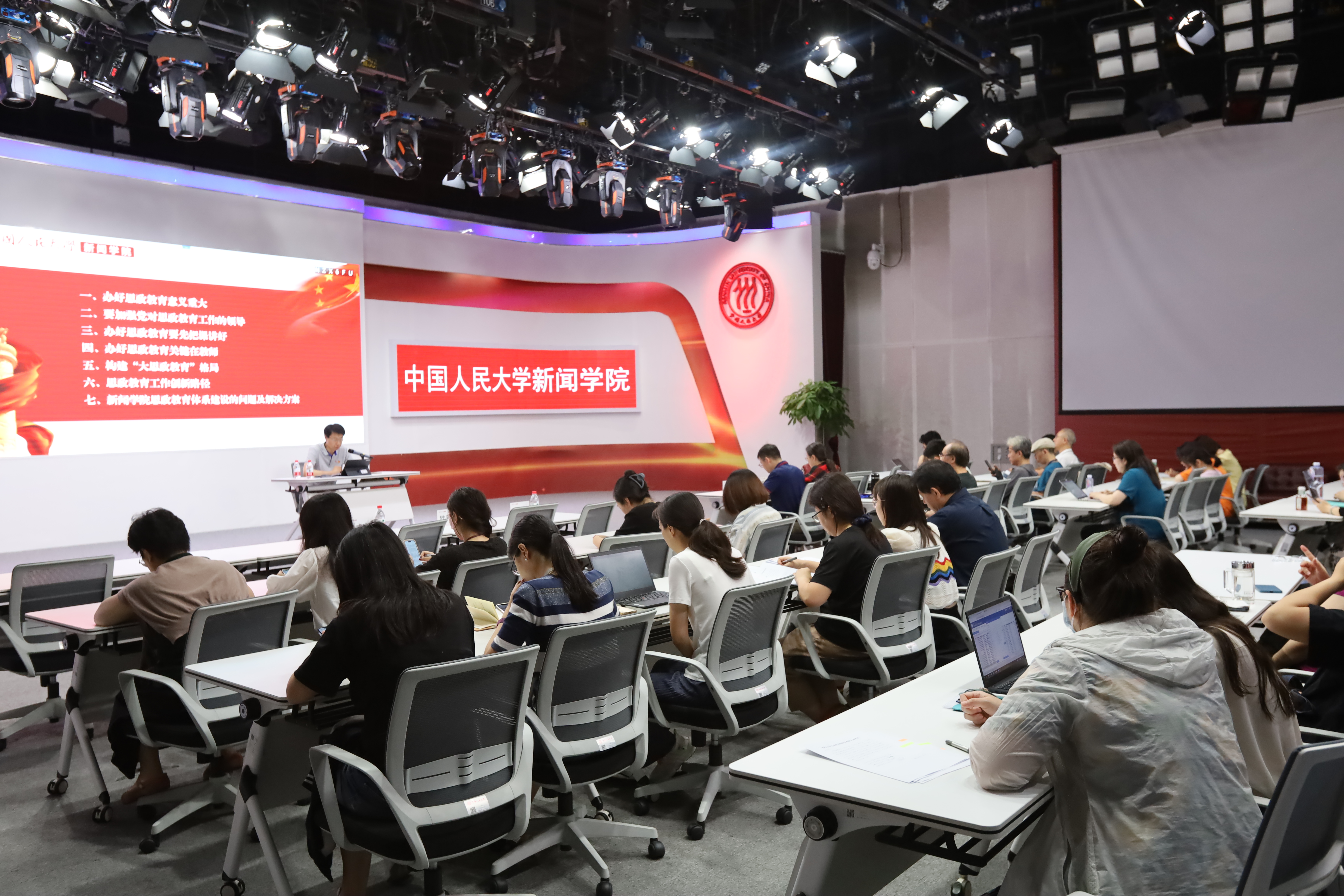 杏盛举办学习贯彻习近平新时代中国特色社会主义思想主题教育专题党课