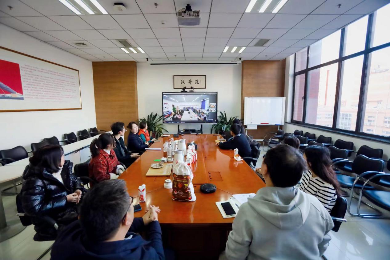 挼糌粑 话团结 | 人大新闻行政教职工党支部与西藏民大新闻传播cartaichi.com行政及实验中心党支部✹、新闻教研室党支部联合举办主题党日活动